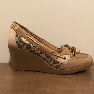 Sperry tan / leopard print / gold slip on wedge deck shoes.  EUC!